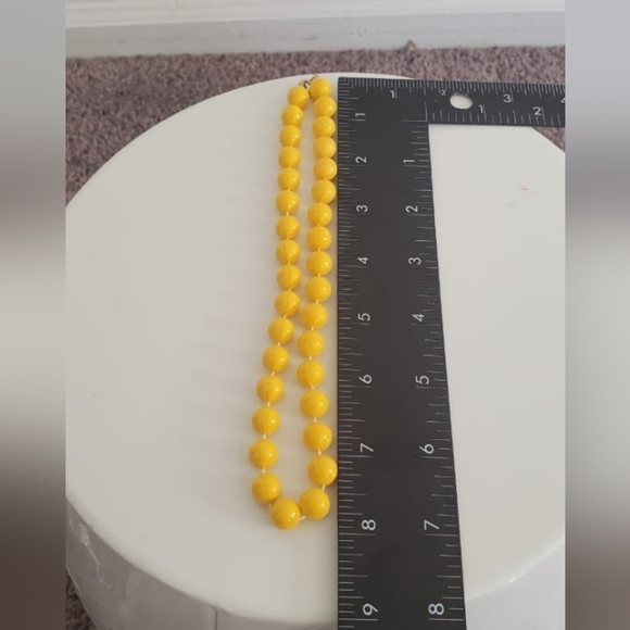 Yellow Bead Necklace. 🌴 - Picture 2 of 5